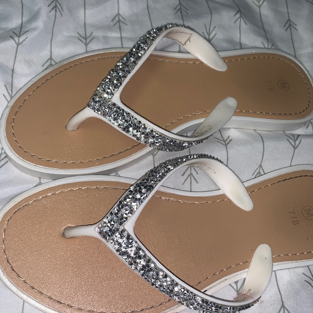 these are flip flops/sandals!! super cute and comfy